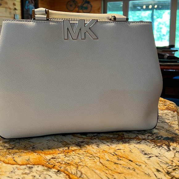Michael Kors Handbags - Michael Kors Purse